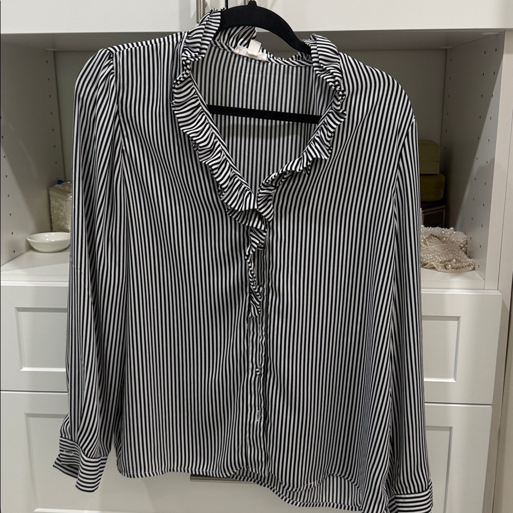 Riley & Rae Black and White Striped Blouse